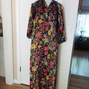 Vtg U.S.A. VANITY FAIR Kimono Wrap Black Floral Robe – Small